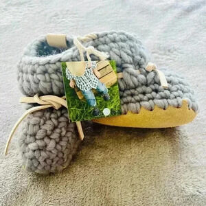🥳 HOST PICK🎉 *NWT* BEBA BEAN Sweater Mocs - Grey - Size 0-6  months